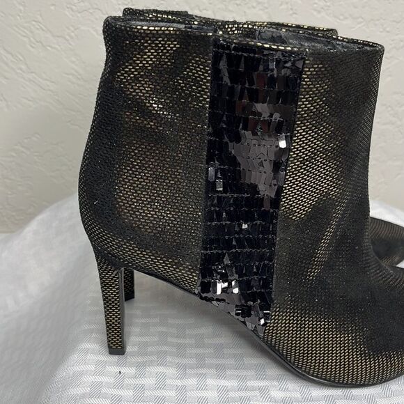 🌸 Women’s Gold and Black Booty Size 8 - Picture 2 of 5